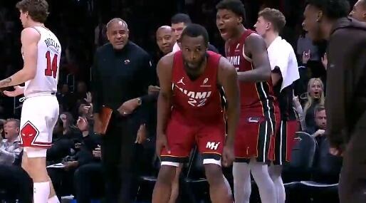 辕门射戟！维金斯底角三分命中还造犯规 可惜加罚没有